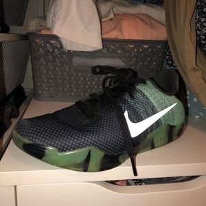 Youth Basketball shoe